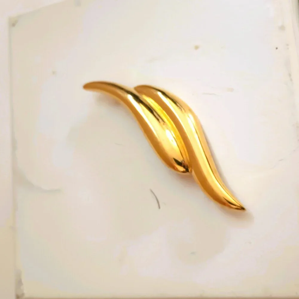 Napier Gold Tone Wave Brooch  Women's Asymmetrical Pin Jewelry